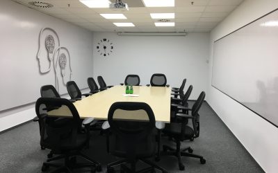 Komfortowa sala konferencyjna w&nbsp;budynku 200